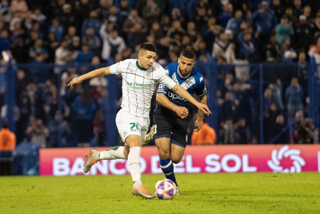 Soi kèo Instituto vs Velez Sarsfield, 07h30 ngày 12/4