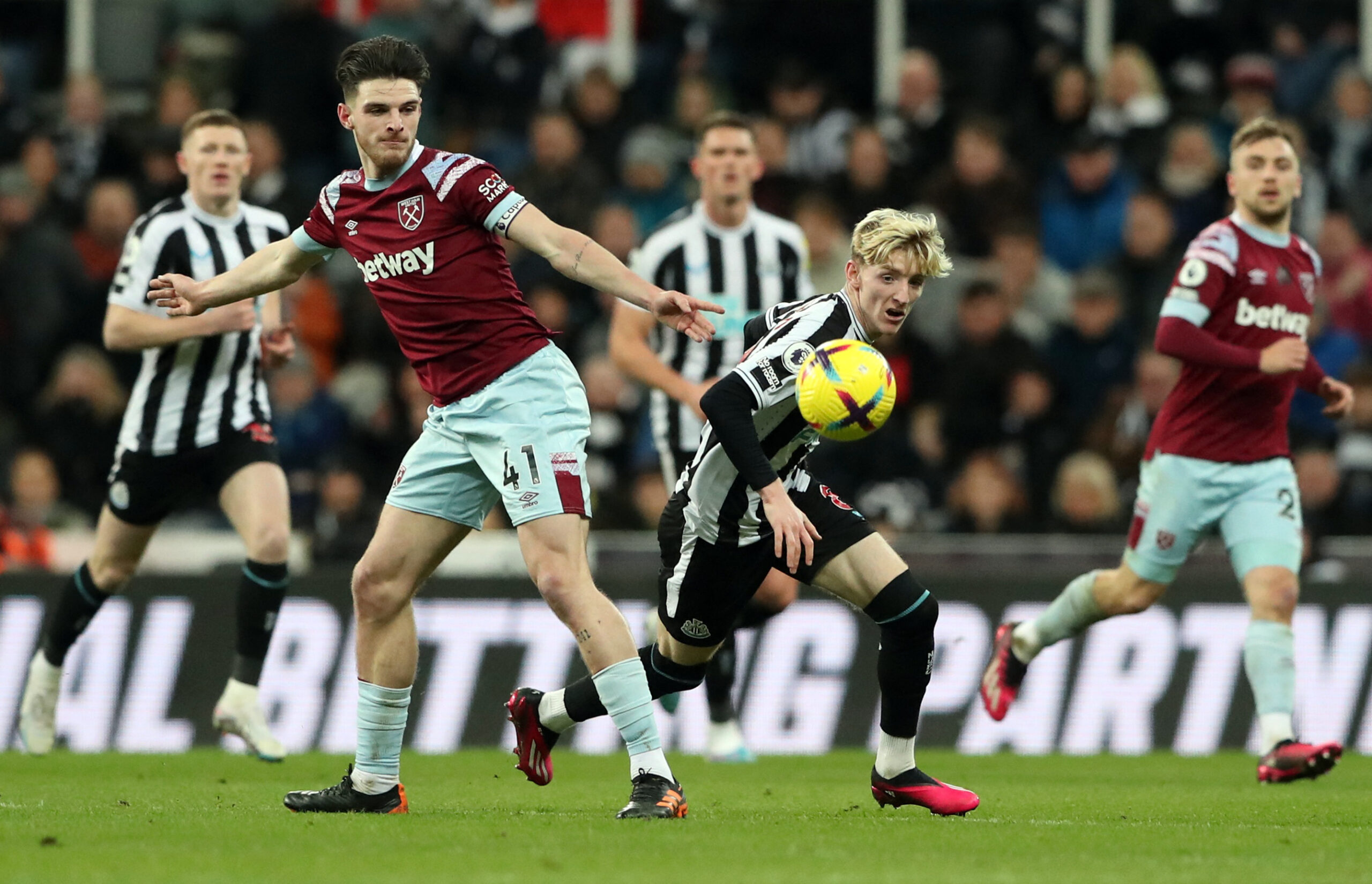 Soi kèo West Ham vs Newcastle, 02h00 ngày 6/4