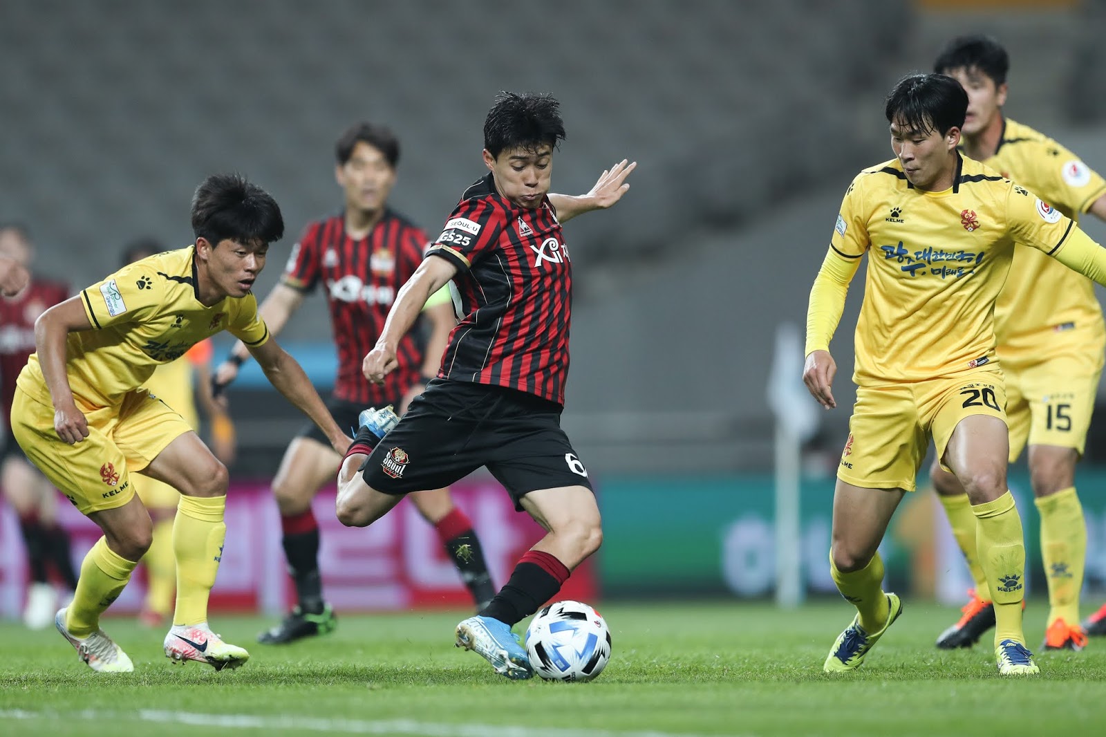 Soi kèo FC Seoul vs Gwangju, 17h30 ngày 09/5