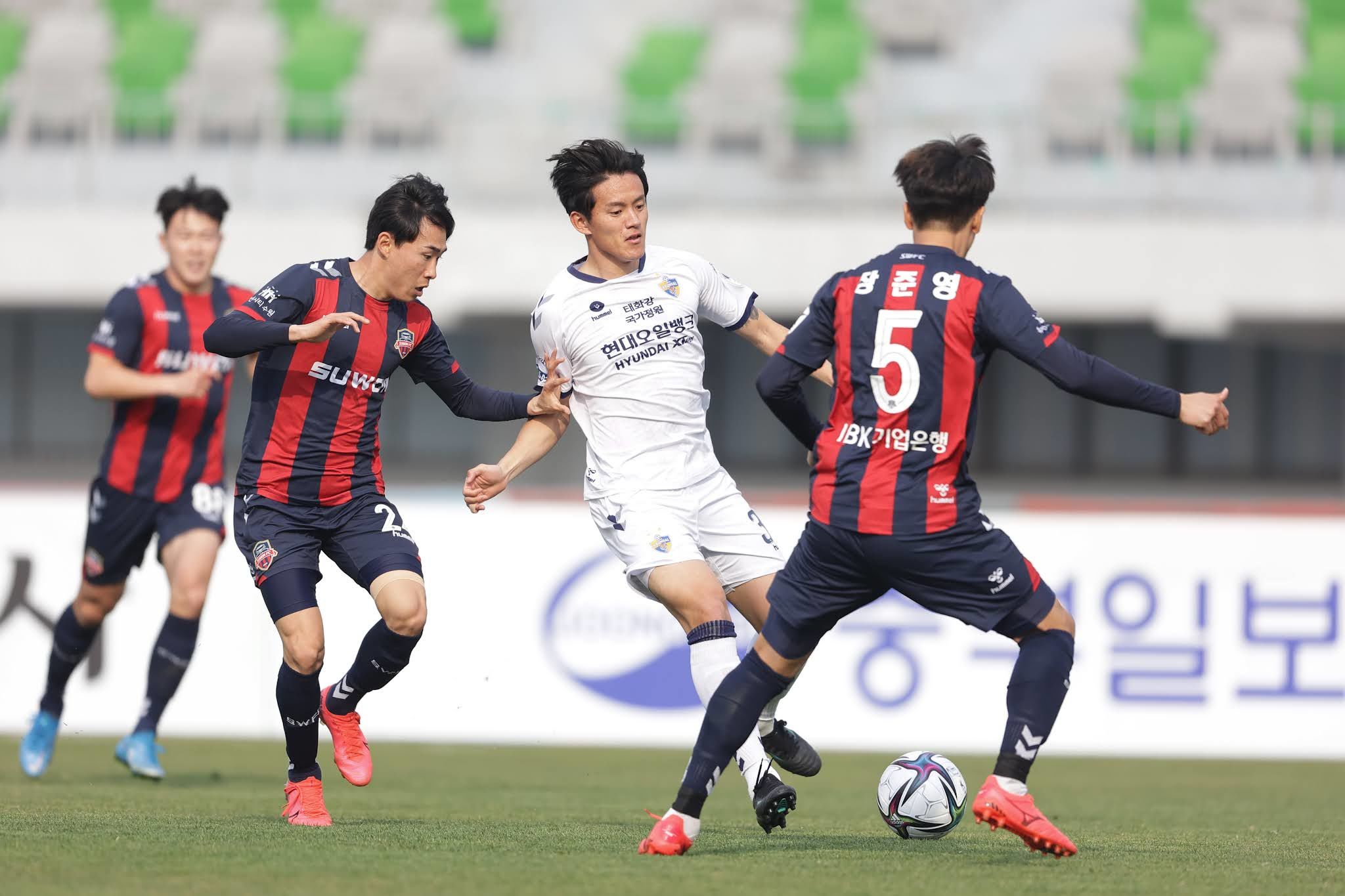 Soi kèo Suwon FC vs Ulsan Hyundai, 14h30 ngày 06/6